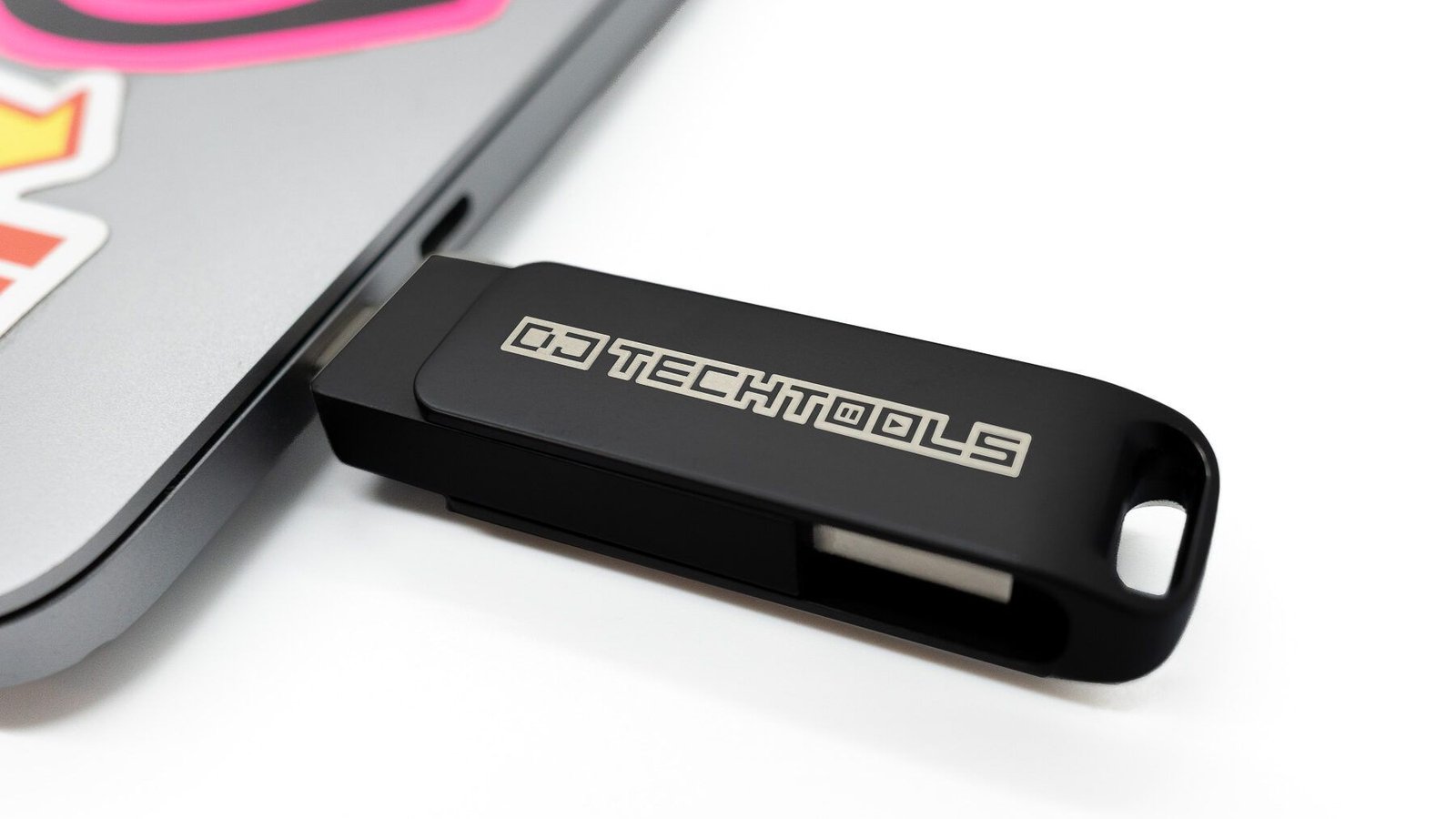 Introducing The Chroma Usb Drive For Djs: Our Drive Syncs Dj Libraries Quickly 1 Chroma drive black usb 2 1 edited. Jpg. Optimal